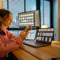 Zwolnij pamięć: Jak zgrać film z telefonu na pendrive (Android/iOS)