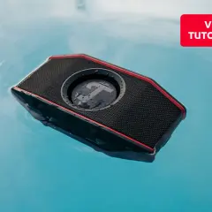 Głośnik z certyfikatem IPX5 unosi się na wodzie, gotowy na letnie imprezy. Wideo tutorial dostępny.