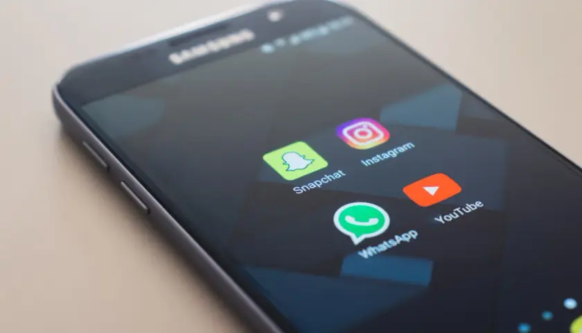 Jak odzyskać WhatsApp na iPhone? Nawet bez kopii zapasowej!