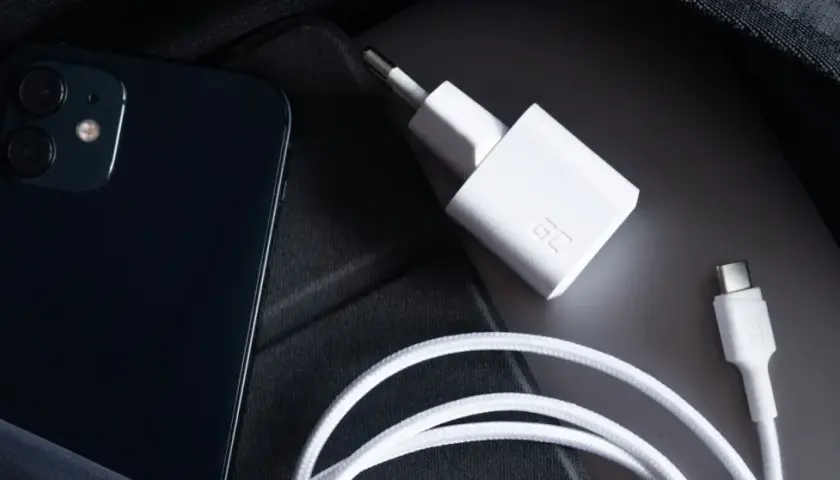 Moc ładowarki iPhone: Ile watów dla szybkiego i bezpiecznego ładowania?