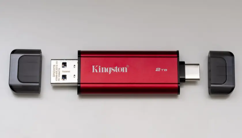 Pendrive czy dysk SSD? Wybierz idealny nośnik dla Twoich danych