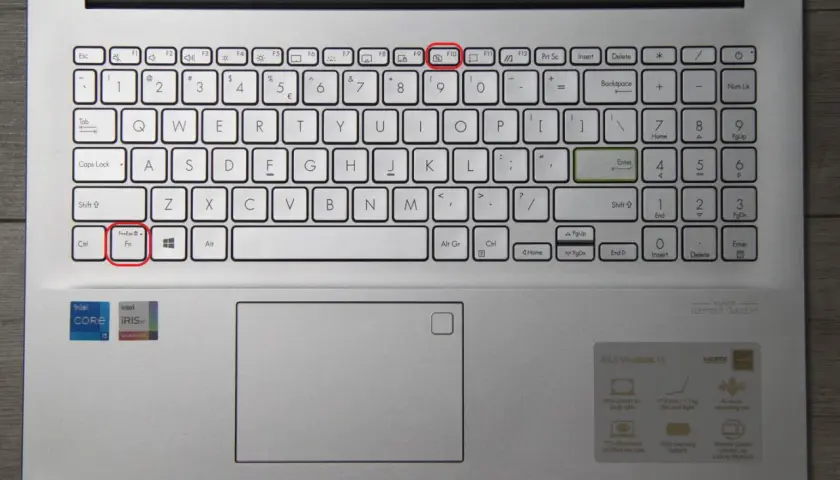Jak włączyć kamerkę w laptopie? Poradnik i szybkie rozwiązania.