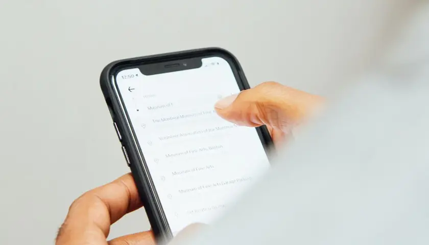 Gdzie jest antena NFC w iPhonie? Znajdź i płać bez problemu!